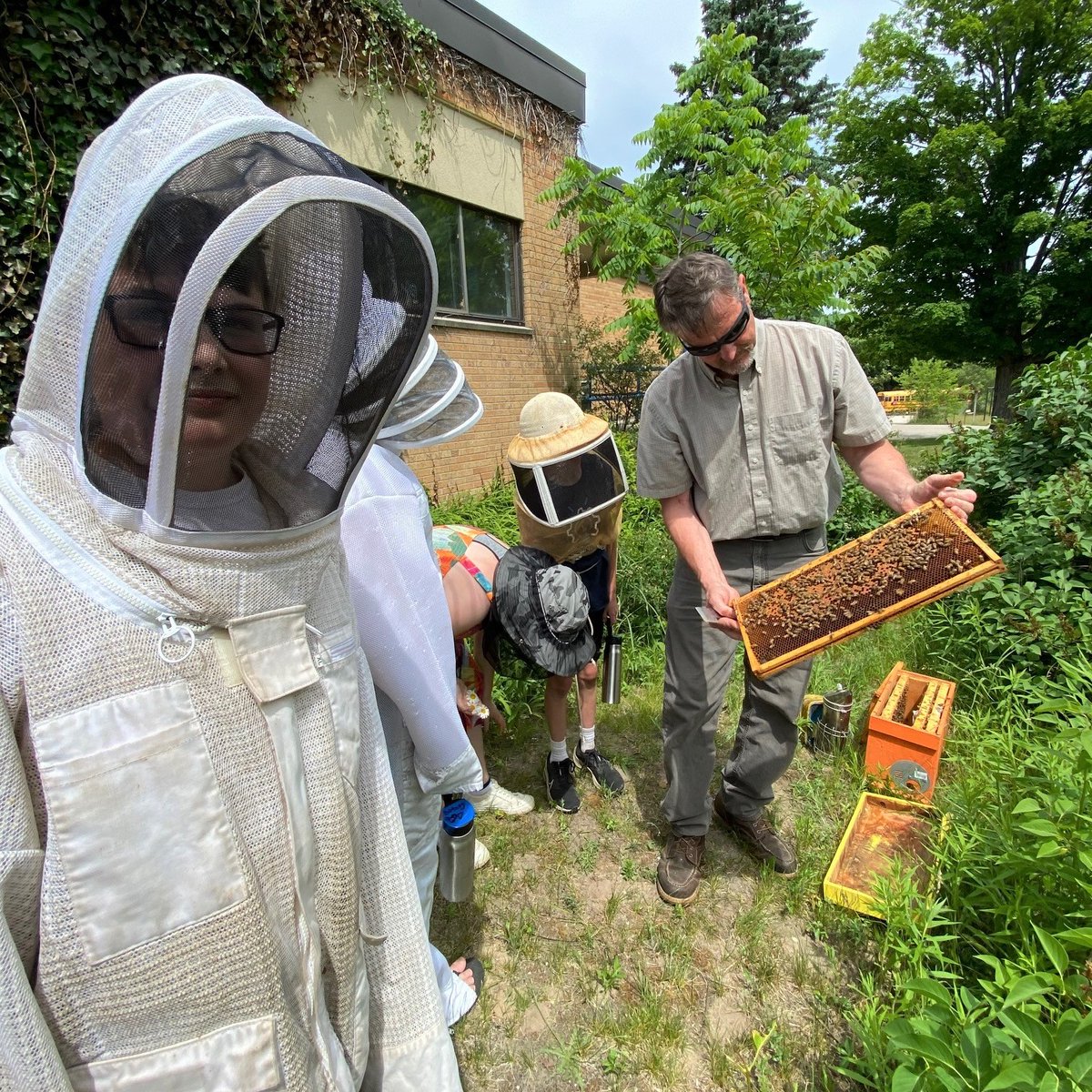 📸Photo of the Week!
It's #PollinatorWeek!🐝 Corps like <a href="/SEEDSTC/">SEEDS</a> are learning about our incredible pollinators and what it takes to protect them. 
#CorpsWork