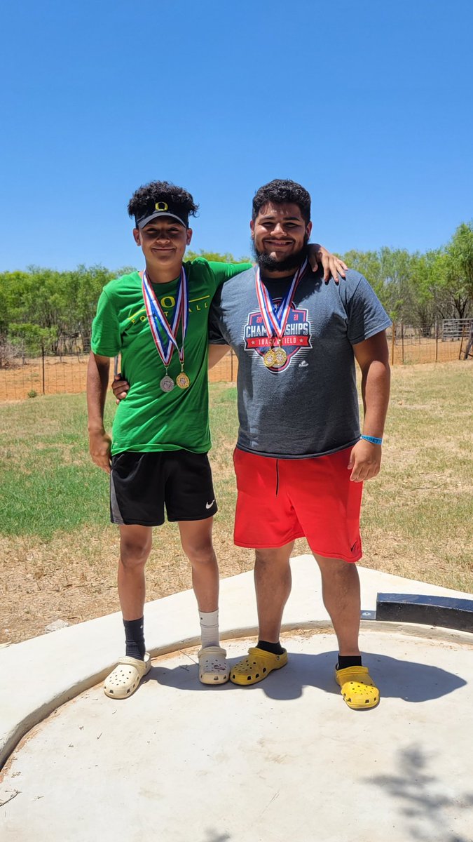 So proud of these 2 young men. Jordan is definitely following in his brother's foot steps.They make me proud 👏  Day 2 tomorrow for Yanis.💪 Brothers who throw together grow together ❤️ 
#Pinonesbrothers 
#Croclife
#Boymom 
#Shotanddiscusmom
#Blessedyoucallmemom