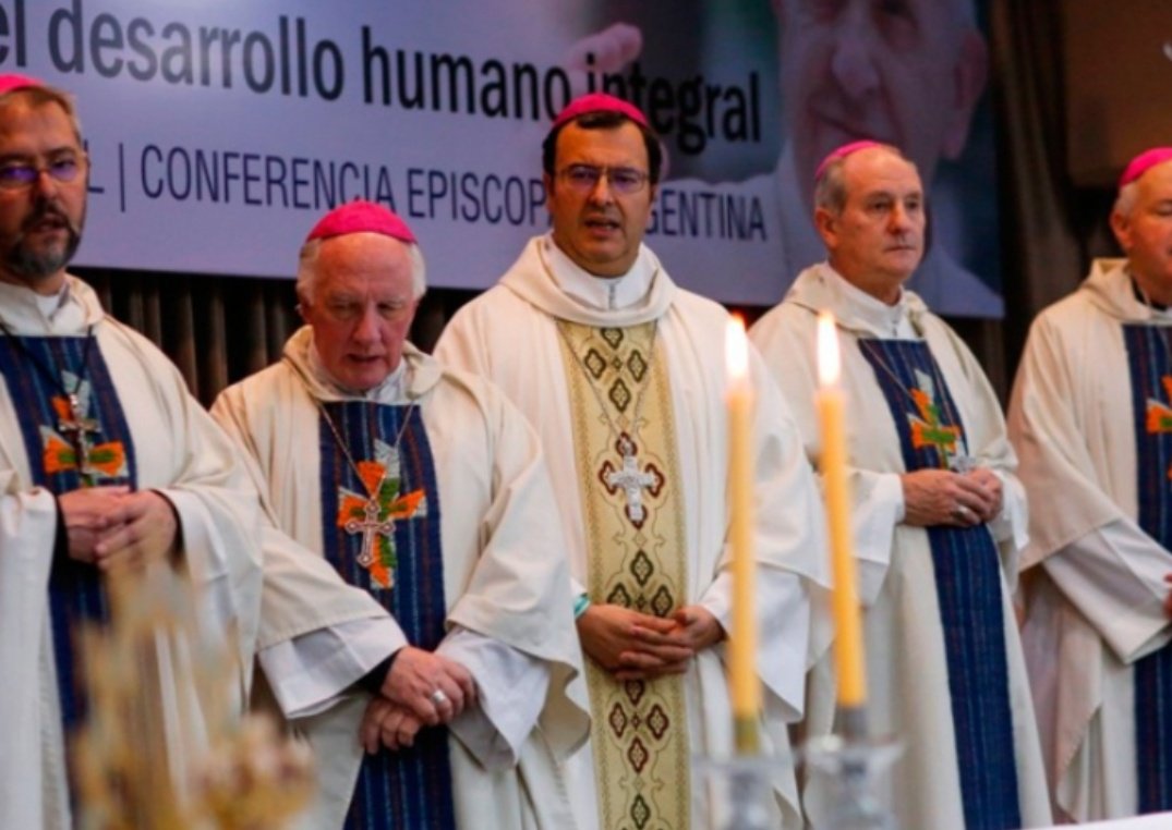 morenoparalavic's tweet photo. Este domingo en Mar del Plata. Por la mañana estamos en la Semana Social, “Del paradigma del subsidio al paradigma del trabajo”, con la exposición del secretario general de la UOM, Abel Furlán, de la CTA, Hugo Yasky, y el exsecretario de Comercio Interior, Guillermo Moreno. https://t.co/vLtBfVNMil