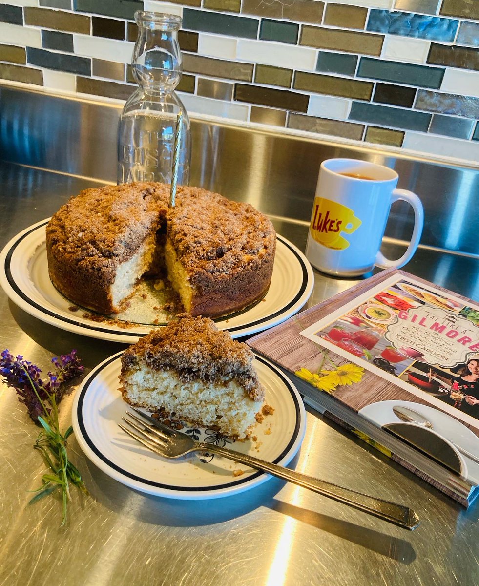 ClarkBarnhart's tweet photo. It’s time for Dessert @JoinRemarkist ! Coffee cake to celebrate the month-long #SuperSensationalSummerSpectacular! Recipe courtesy of #EatLikeaGilmore! #FridayNightDinnerChallenge https://t.co/fzlQ67Dr34