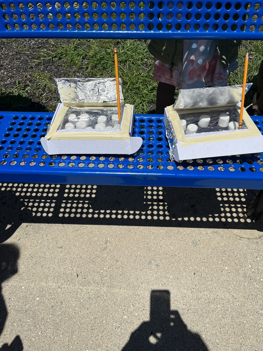 ElaineVS79's tweet photo. Solar Ovens by Summer scholars! Let’s see if the marshmallows cook.💭 @IamCPS #STEM #Stemulates @thegaskinsfoundation https://t.co/ZW70KX4nwR