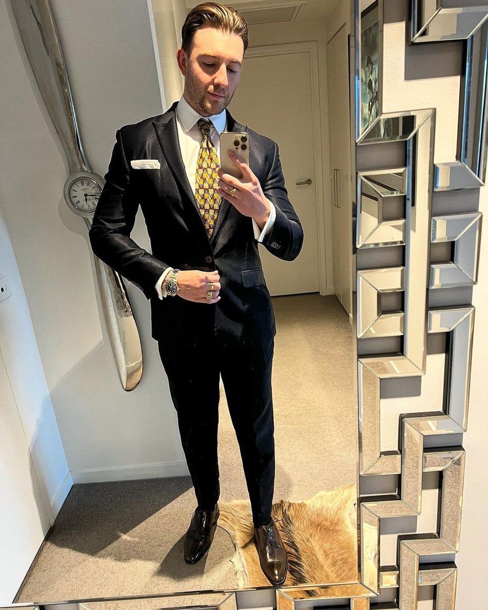 Leon_cyvuj55's tweet photo. Today's appointment is canceled, is anyone willing to accompany me for two drinks tonight?🙃 https://t.co/kCleZ7S9Rd