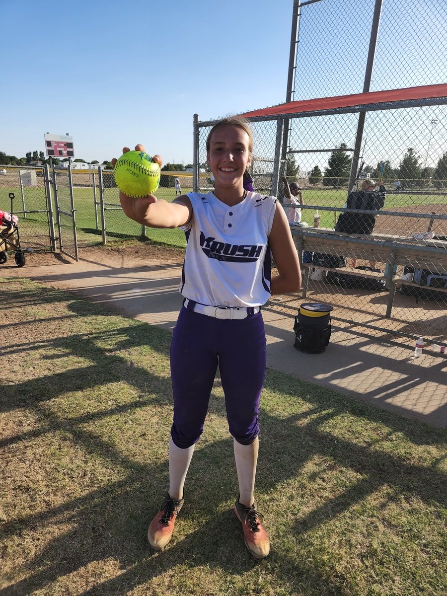 SoftballTodd's tweet photo. 2027 RHC/3B Ryleigh Hall gets her second 💣 of the season with a "no-doubter" to right center!!! Atta kid, BUG!
#redlight_ry54
#krushinit
@Los_Stuff
@ExtraInningSB
@TAProfileAPP
@KUSoftball
@ReaganHall2024 https://t.co/ibx0JPSgPG