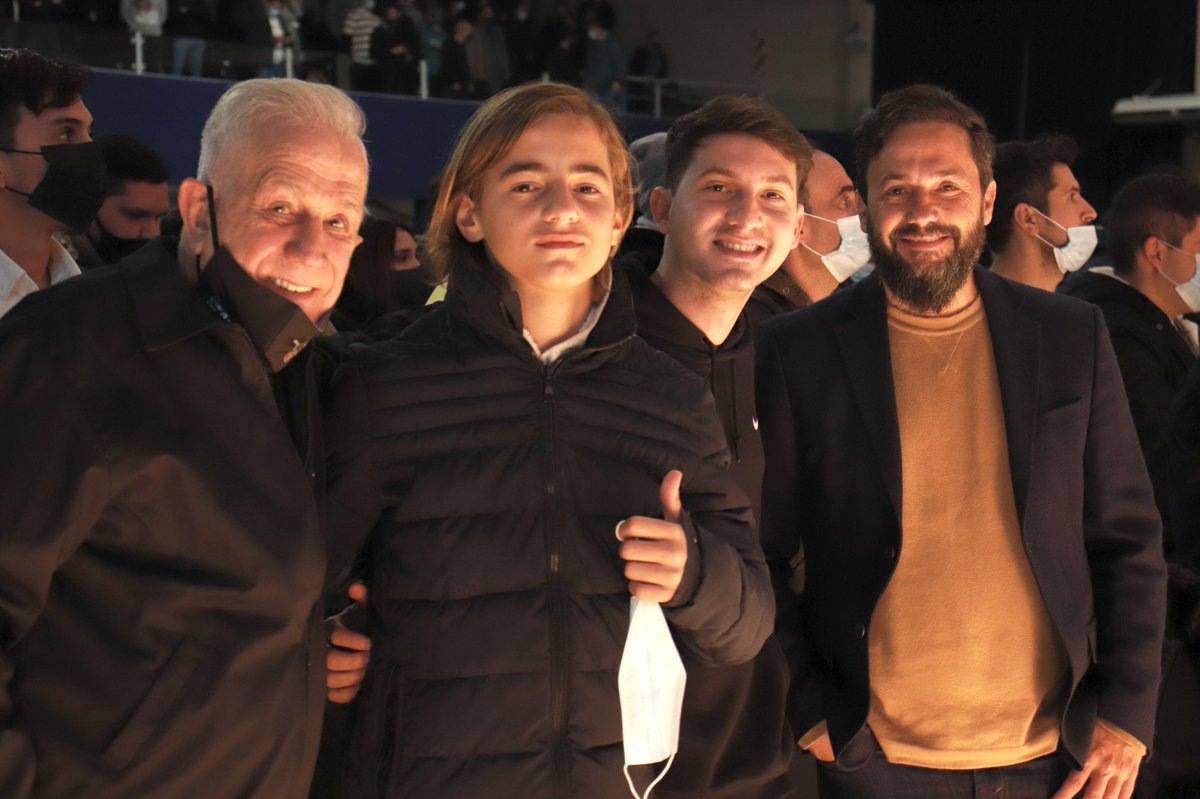 Cuatro generaciones, mi nieto, mi hijo y mi sobrino. Cuatro siervos de Dios en el congreso de hombres.