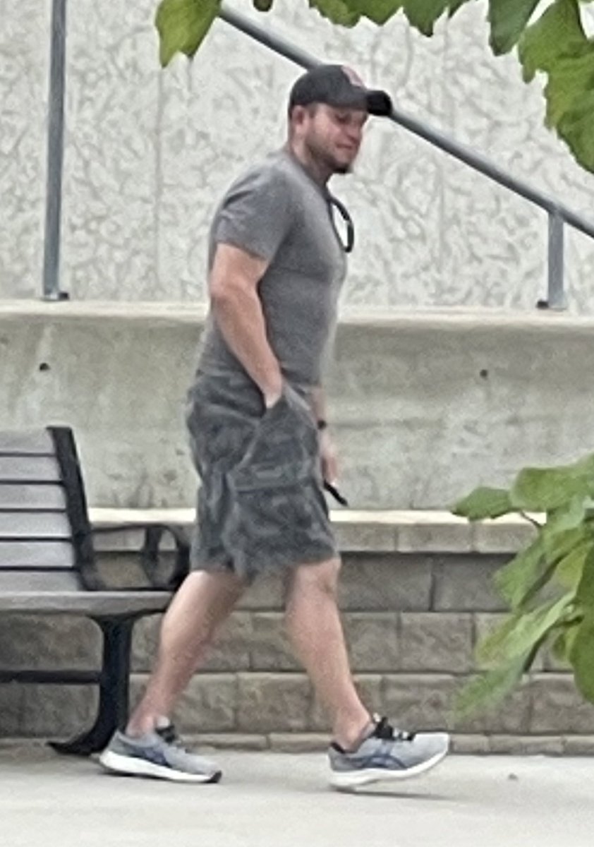 Hi #Winnipeg Twitter,
My friend was physically assaulted at work by this man because she asked him to leave after he was grossly sexually explicit towards the underage host that works there. 

Police have been informed,if someone recognizes him, please reach out. 
Thank you. 
RT.