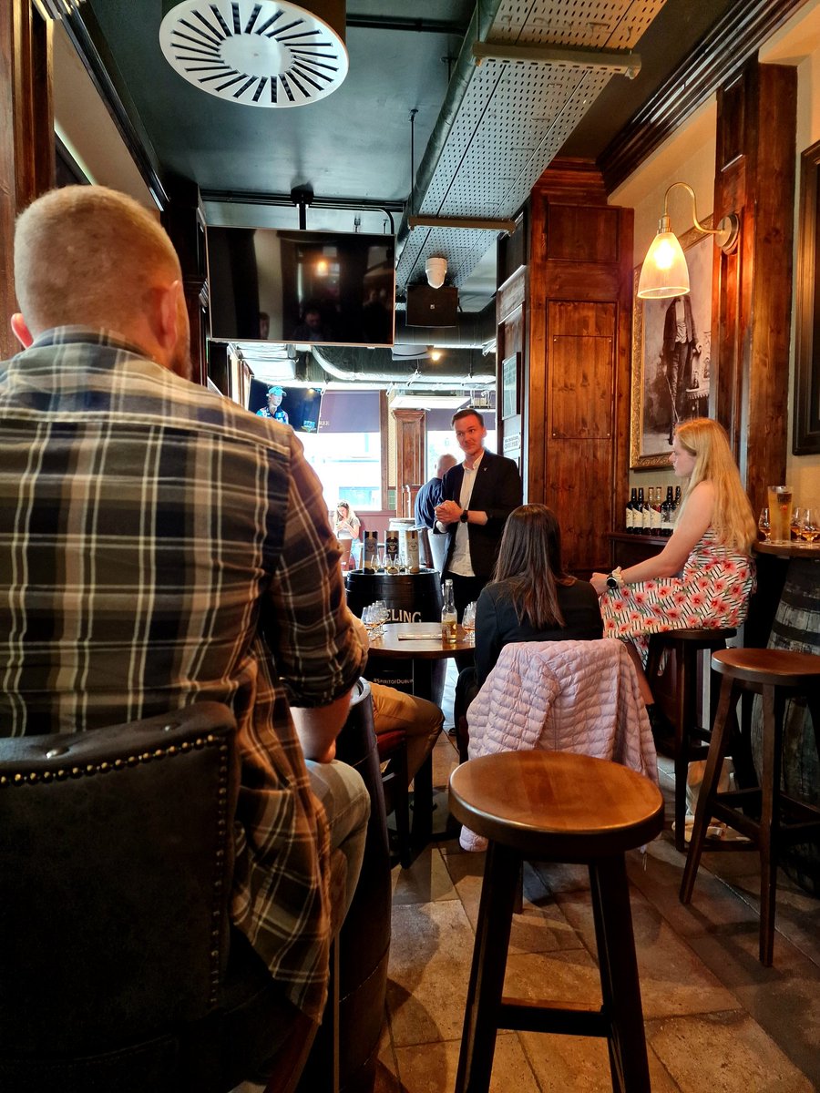 RT <a href="/JamieKing_Eire/">Jamie King</a>: Kicking off an #IrishWhiskey tasting with <a href="/TeelingWhiskey/">Teeling Whiskey</a> in <a href="/TheBigTreePub/">The Big Tree</a> 👍🥃