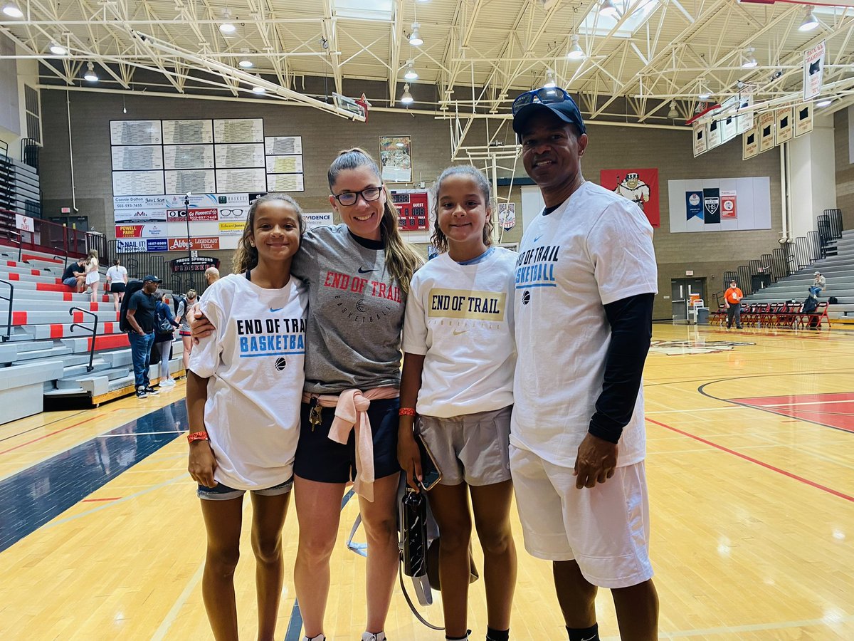 RTwins2010's tweet photo. Made it to Oregon. Excited for our games this weekend. #EOT #wbb #basketball #richtwins #family #girlsbasketball https://t.co/uUrhXM2YMS