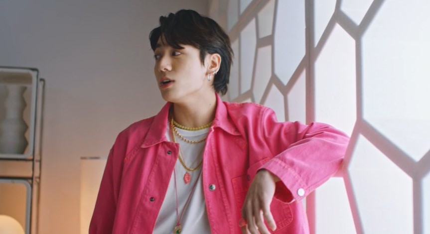 taekookmeadow's tweet photo. Left and Right made it to the iTunes 'Top Song' in 93 countries ๐ #LeftandRight #LeftandRightIsHere #Jungkook #JungkookxCharliePuth https://t.co/oPuKnr4yHf
