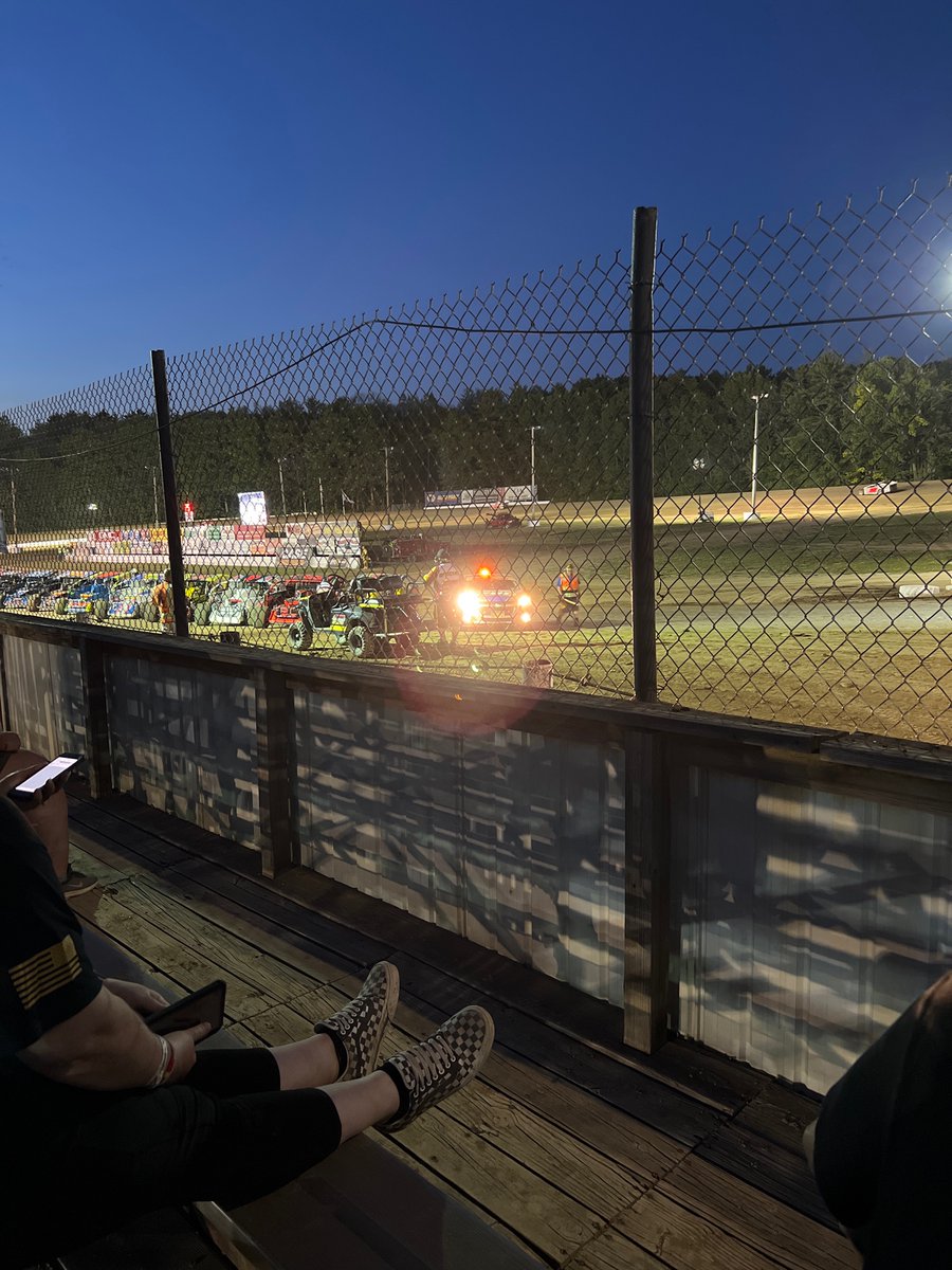_speshock_'s tweet photo. @SuperDIRTcar can we turn the lights off please https://t.co/x840GXI9IM
