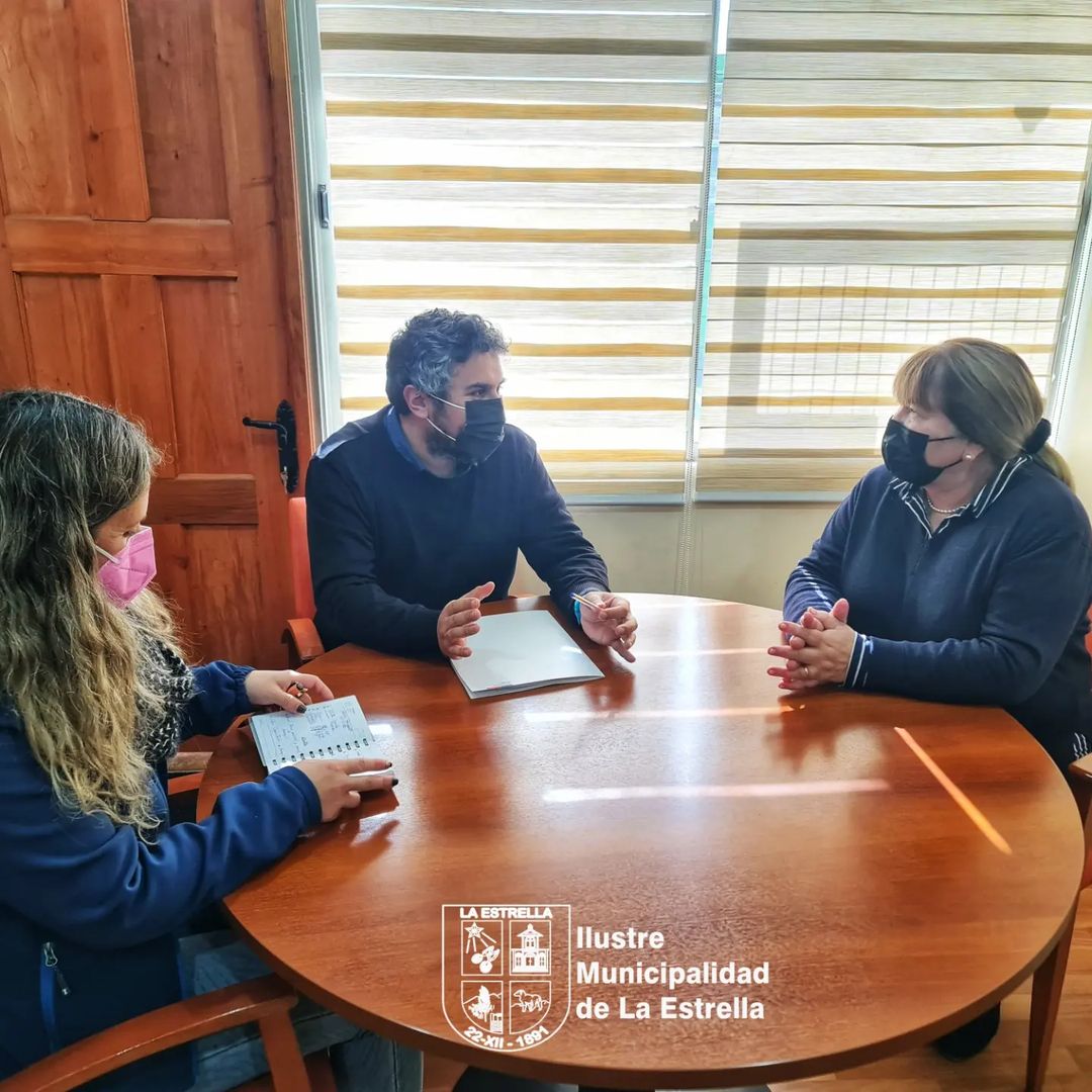 Hoy nos reunimos con la alcaldesa de <a href="/MuniLaEstrella/">MuniLaEstrella</a> Angélica Silva Arrué, desde La Estrella se genera energía renovable apoyando la descarbonización de nuestra matriz nacional, transición energética que queremos que sea justa con las comunidades ⚡🌱 #CardenalCaro #OHiggins