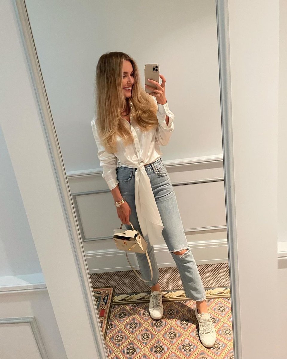 7As7k's tweet photo. I just returned home still a beautiful woman.🤣 https://t.co/R3HbttG1rU