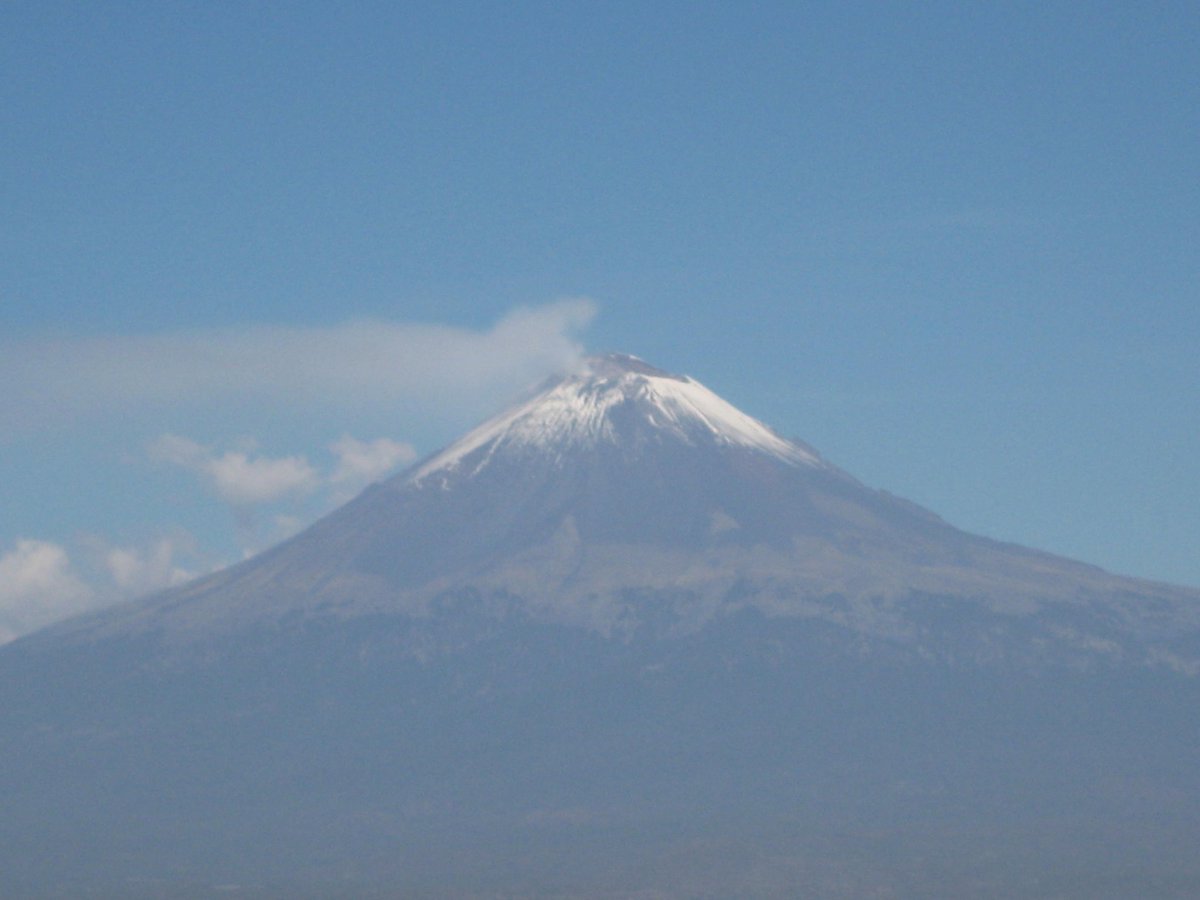 SentimientoCafe's tweet photo. En #Cholula #Puebla se goza de una excelsa taza de #cafe #SentimientoDeMexico ... un café con historia!!! 🇲🇽
#Popocatepetl
#Historia
#Nubes https://t.co/HcZ3PJ9L3s