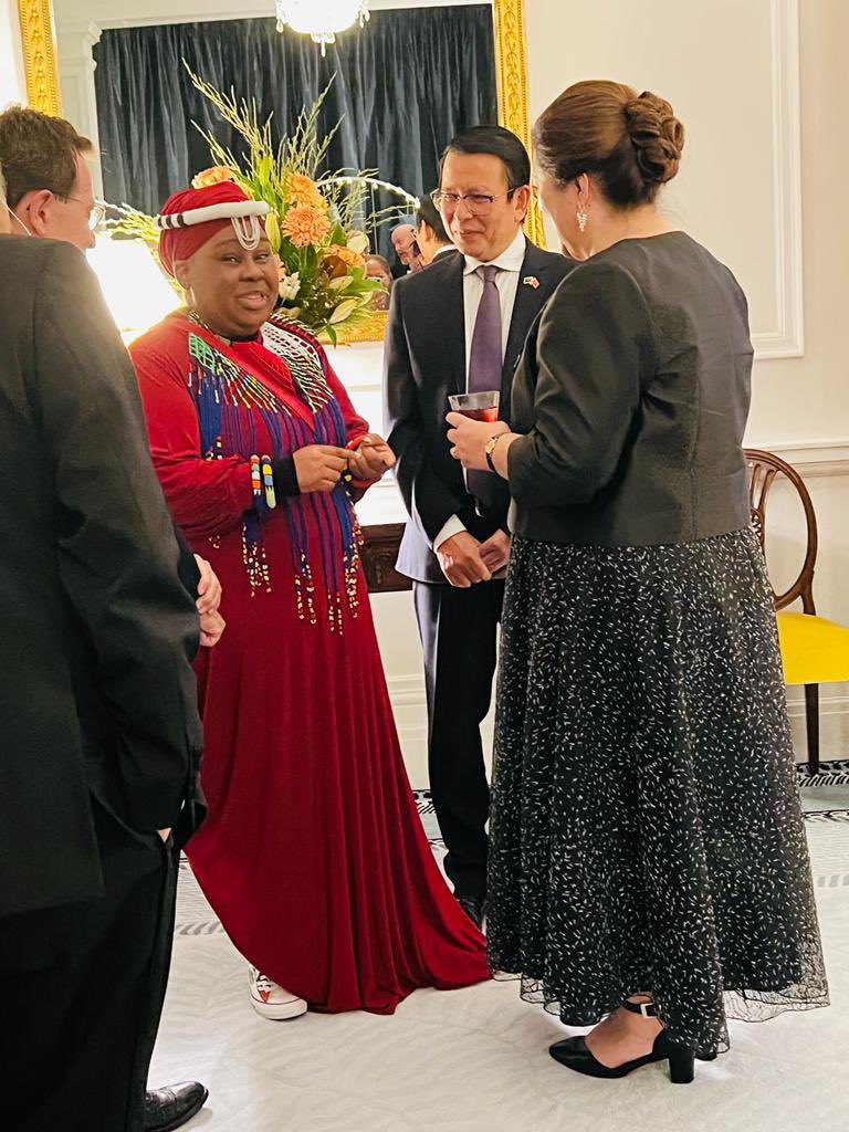 RSAHC_NZ's tweet photo. #matariki2022 , a warm , inviting and building korero between @GovGeneralNZ Dame Cindy Kiro and South African High Commissioner @vuyiswatulelo @DIRCO_ZA @DunlopBennett https://t.co/5cA9EsANy9