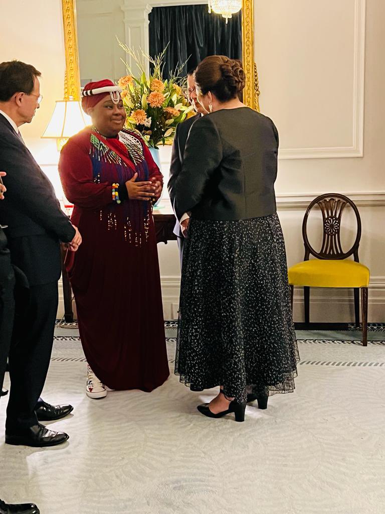 RSAHC_NZ's tweet photo. #matariki2022 , a warm , inviting and building korero between @GovGeneralNZ Dame Cindy Kiro and South African High Commissioner @vuyiswatulelo @DIRCO_ZA @DunlopBennett https://t.co/5cA9EsANy9