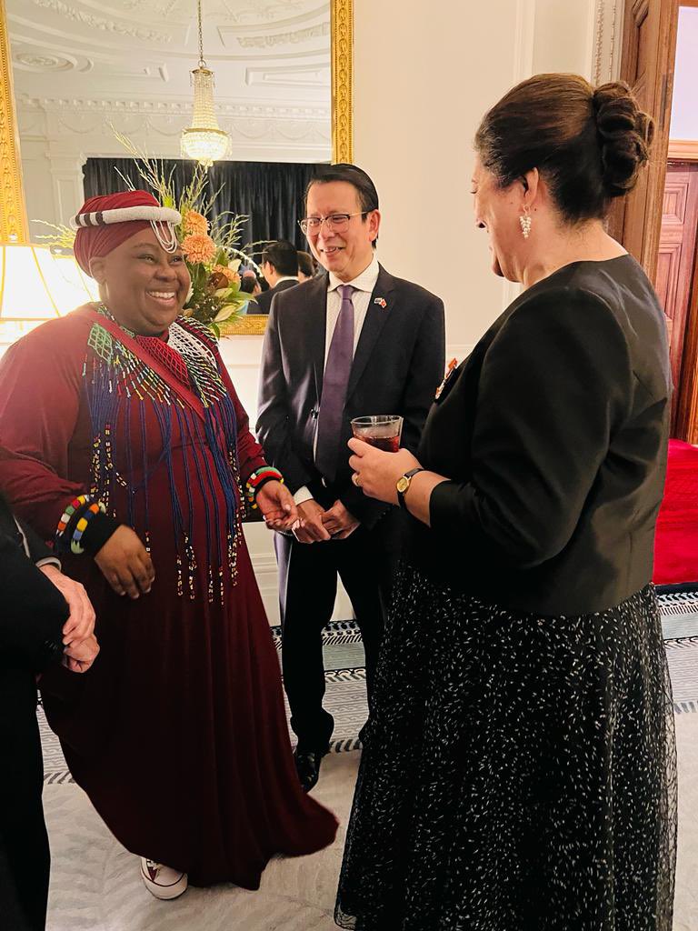 RSAHC_NZ's tweet photo. #matariki2022 , a warm , inviting and building korero between @GovGeneralNZ Dame Cindy Kiro and South African High Commissioner @vuyiswatulelo @DIRCO_ZA @DunlopBennett https://t.co/5cA9EsANy9