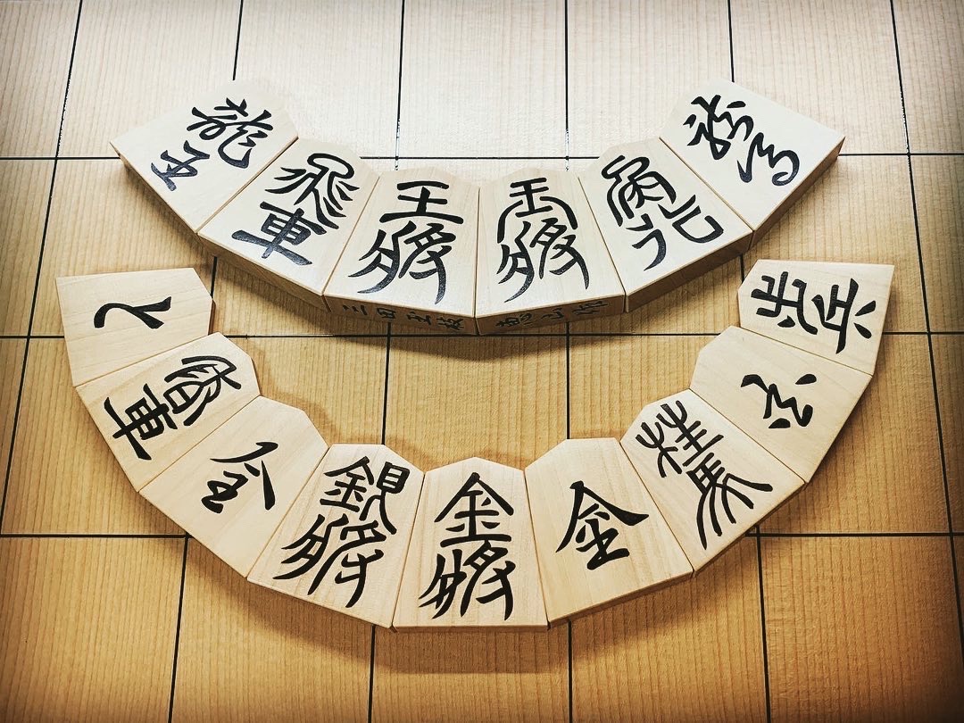 LuvShogiPieces's tweet photo. Instagramへの投稿（19回目： #将棋 ）。ユニークな書体、三田玉枝。
https://t.co/kudcKw0hNx https://t.co/e7Hp7F2zQP