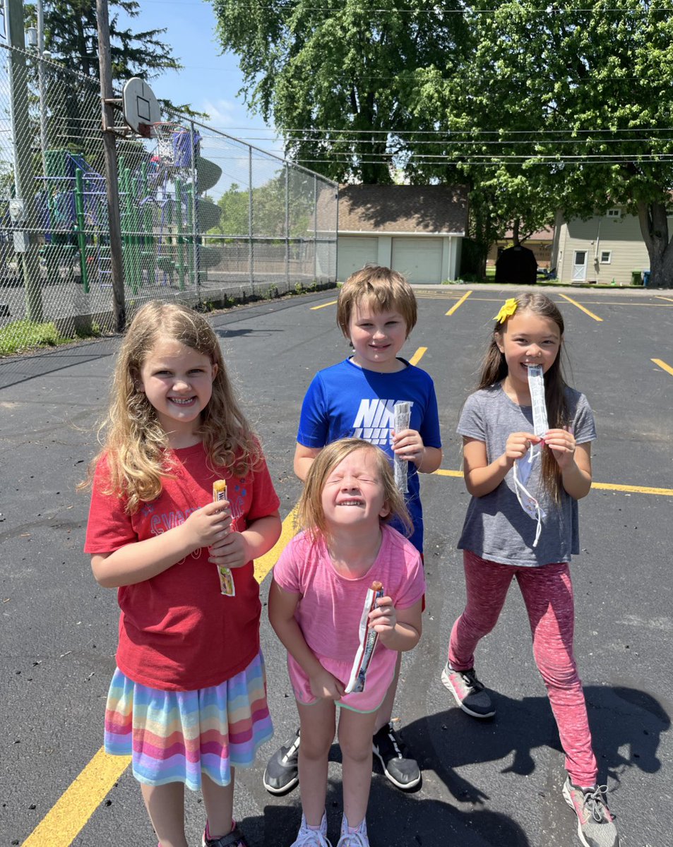 TrinityTigers1's tweet photo. #FunFriday

Kindergarten and their 3rd grade buddies celebrating the end of the year! A forever bond! https://t.co/sdDCbslouo