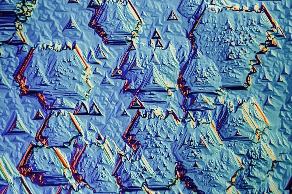 microscopicture's tweet photo. surface of a diamond seen through a microscope https://t.co/YhPMW5E72p