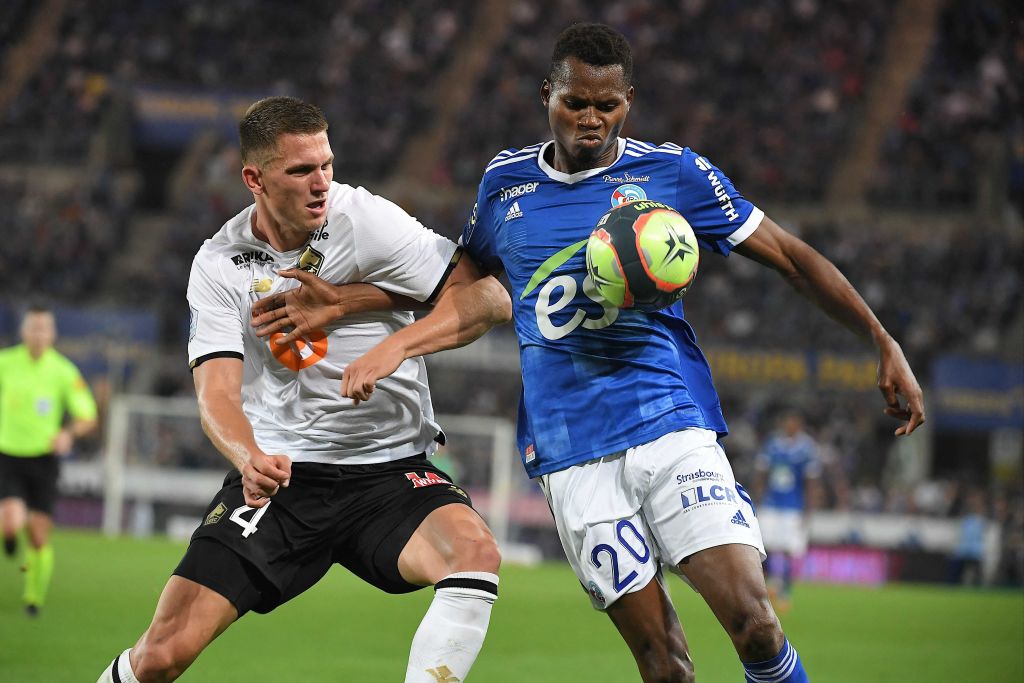 FabrizioRomano's tweet photo. Sven Botman can be considered Newcastle player. No issue with personal terms, it's all agreed on player side after deal in place with Lille for €37m fee with add-ons. Medical already booked, early next week. ⚪️⚫️🤝 #NUFC 

Hugo Ekitike deal, now getting more than complicated. https://t.co/mePAhIB79g