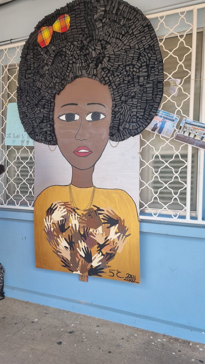 Black history month au <a href="/ray_college/">COLLEGE CONSTANT LE RAY</a>. Les œuvres réalisées par les élèves de 5eA, 5eB et 5eC ont été présentées à la communauté scolaire devant un "parquet" d'applaudissements. 👌<a href="/acmartinique/">Académie de Martinique</a> <a href="/VilleduRobert/">Ville du Robert</a> <a href="/MartiniqueDaac/">DAAC Martinique</a>