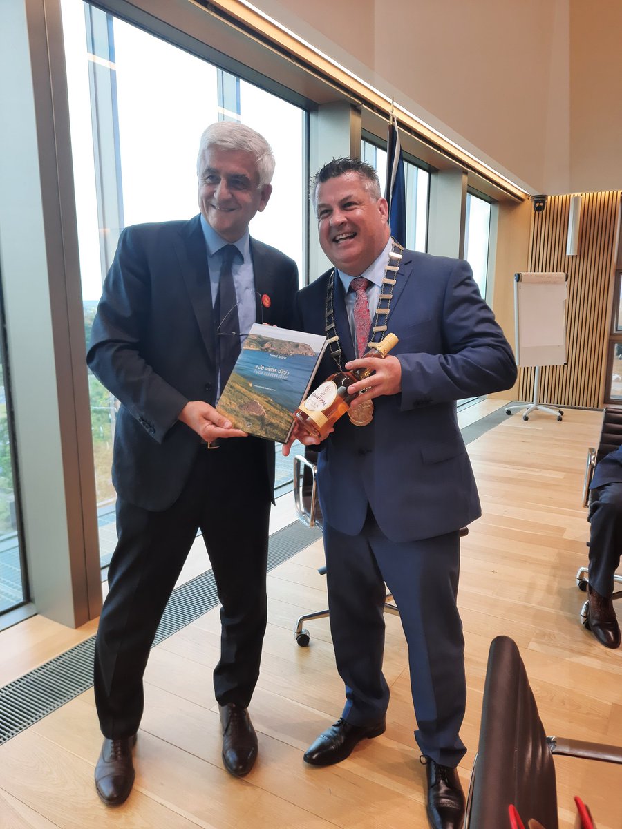vincentguerend's tweet photo. Very warm welcome to Normandy president @Herve_Morin at the @wexfordcoco. Great to see the shared ambition to reinforce links between "cousins" of #Normandy and #Wexford ! https://t.co/5q8I10TfkQ