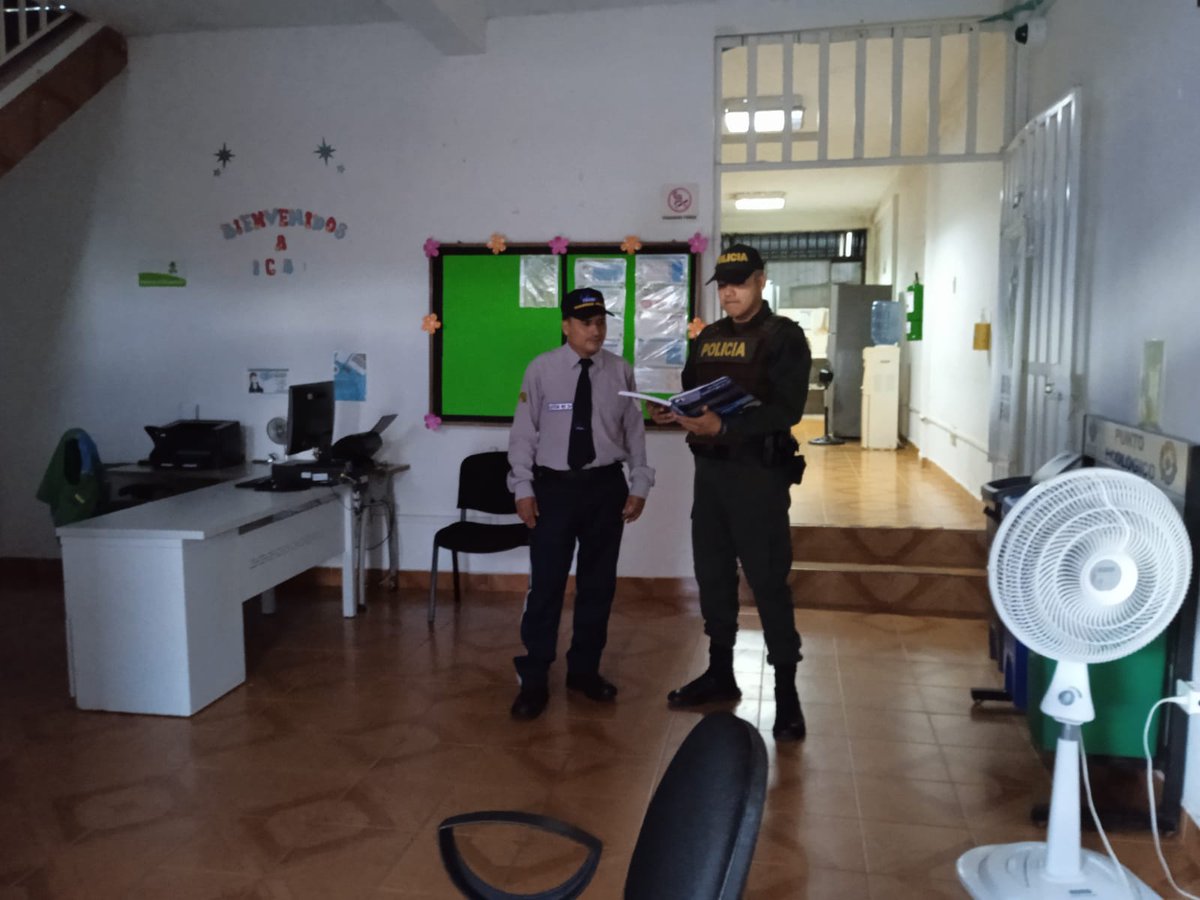 PoliciaDepuy's tweet photo. En el municipio de #PuertoGuzman, visitamos a los guardas de seguridad de las diferentes entidades con el fin de socializar las acciones más recurrentes del #CodigoDeConvivencia #EsUnHonorSerPolicía https://t.co/VIci985MDp