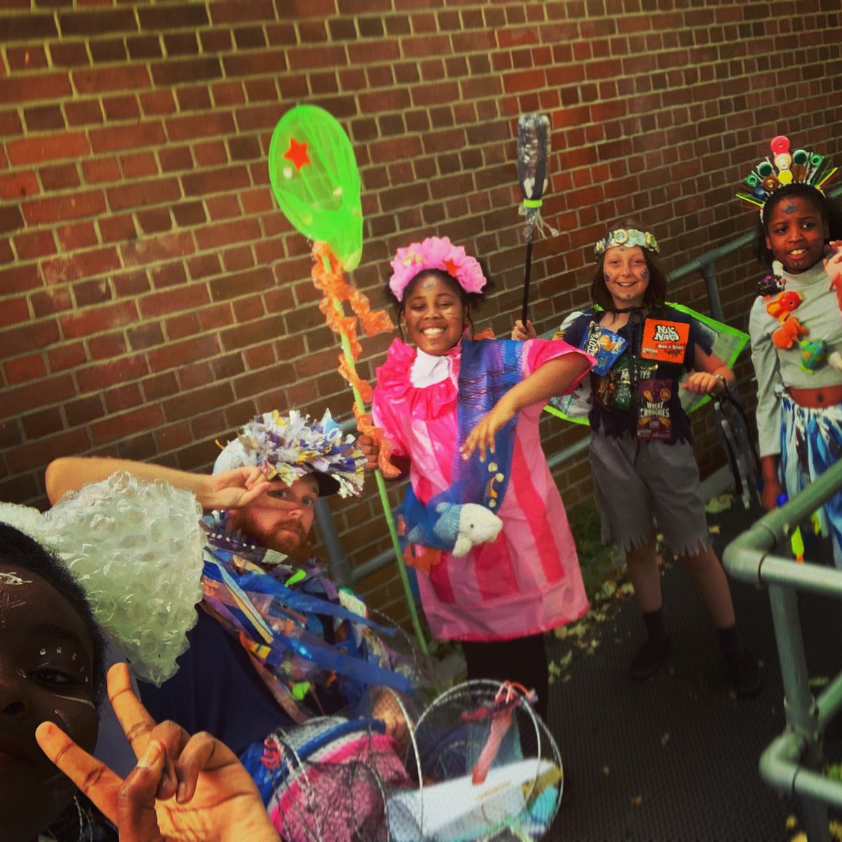 WillHastingsUK's tweet photo. It’s been a joy working with these climate warriors ready for #EndOf tomorrow! #EyeTribe
Photo Credit: Megan Freeman https://t.co/fgrX3m2Jm3