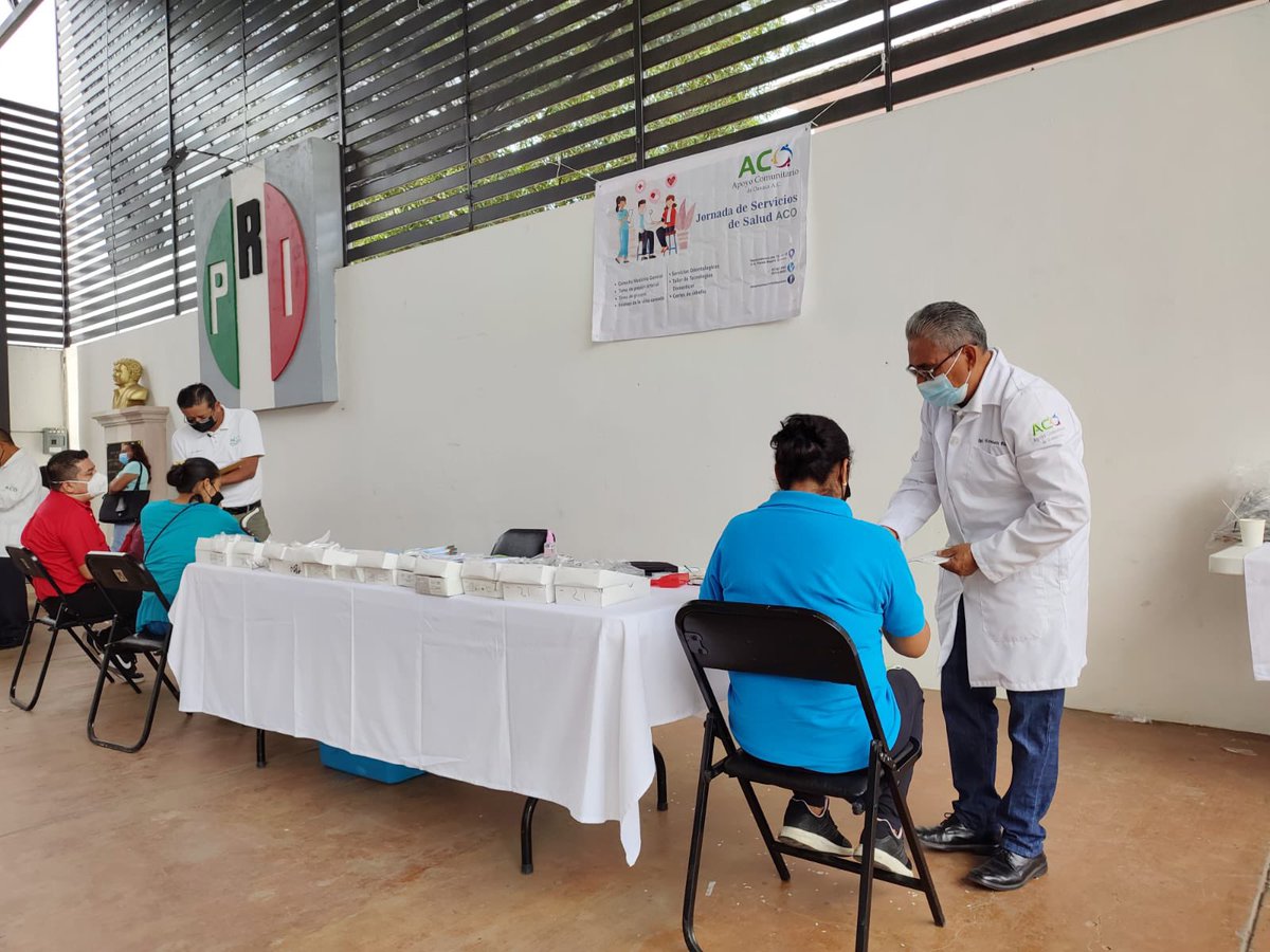 lizconcha's tweet photo. Nuestro objetivo sigue siendo el mismo trabajar por las causas justas de la gente. Hoy gracias a la jornada de salud de @ACOaxaca en la casa del PRIismo oaxaqueño se llevó acabo la aplicación de la vacuna contra la influenza. #SecretariaGeneralPRI https://t.co/Qo4T9o2hzB