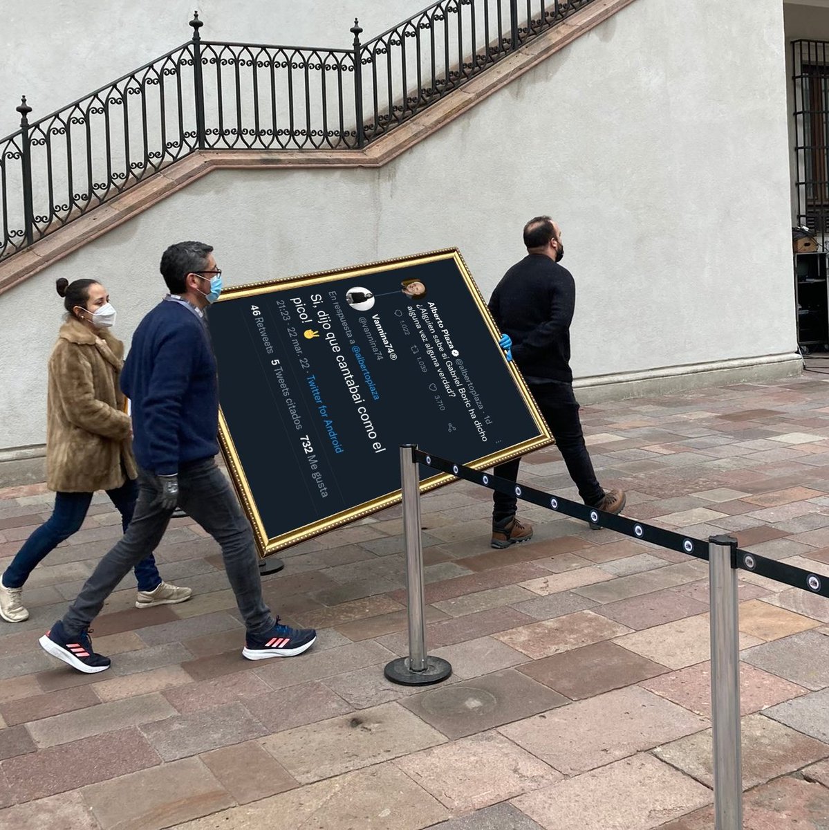 MuseoTuitero's tweet photo. Por solicitud del presidente Gabriel Boric, el tuitazo de @vannina74 está siendo trasladado por personal de la Moneda al despacho presidencial: https://t.co/z1MCElIrFd