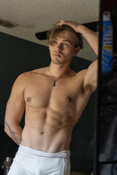 Full uncropped linked in bio 😎😏😏 https://t.co/jcCBYk9NhM