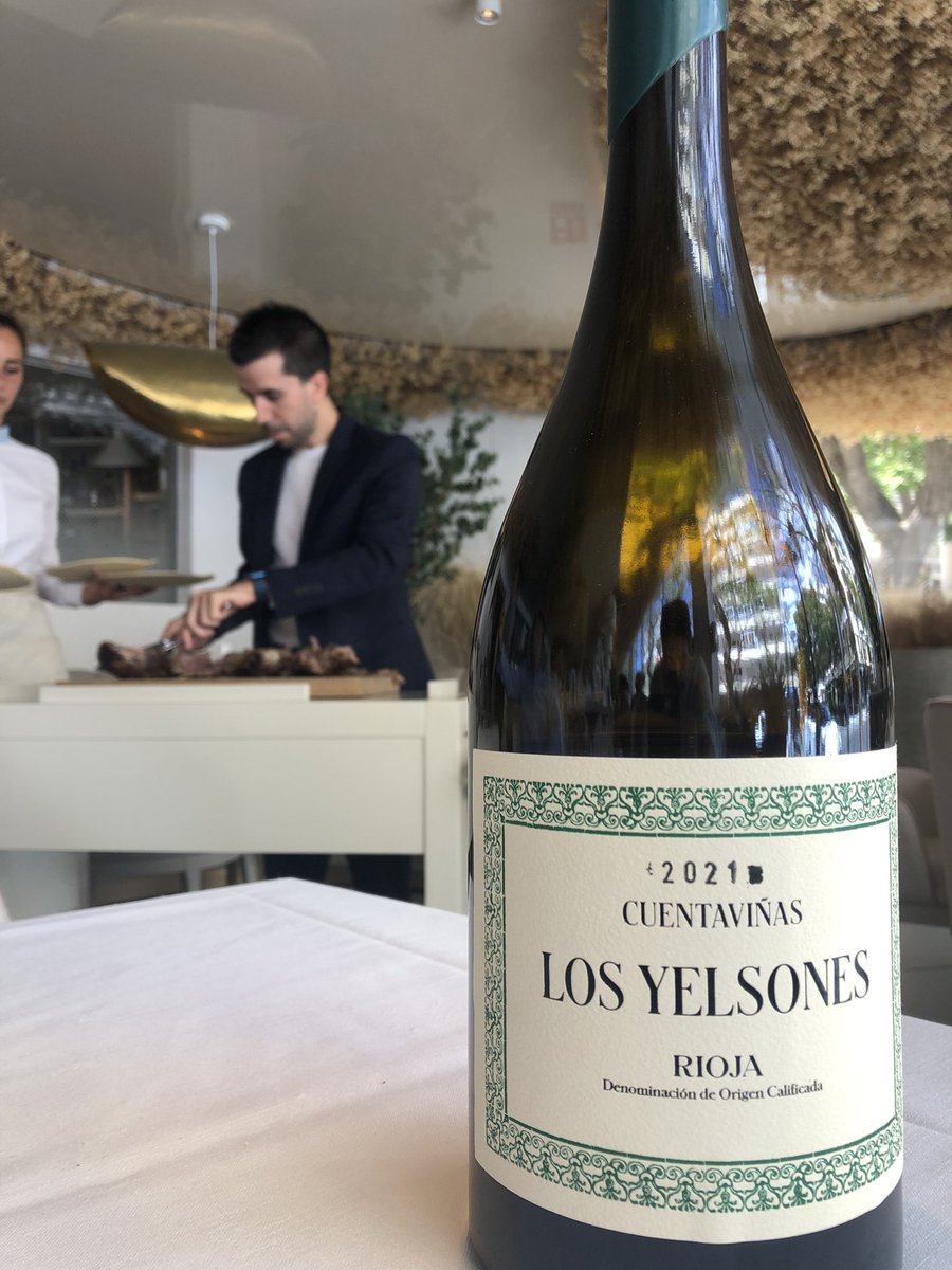 Los Yelsones 2021  presenta sus credenciales a futuro con una personalidad que en pocas añadas ya le ha inculcado <a href="/EgurenEduardo/">Eduardo Eguren</a> a todos sus vinos. Unos taninos arenosos que muestran su origen. Una fruta precisa, fresca y limpia. Uno de los grandes vinos de Rioja sin duda.