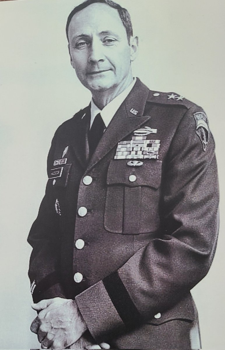 Leahcim966's tweet photo. The last #USCOB (United States Commander of Berlin) Major General Raymond E Haddock. Kind enough to send me a note. #Berlin #BerlinBrigade #USArmy #USAREUR #ColdWar https://t.co/zMpR8sVIWo
