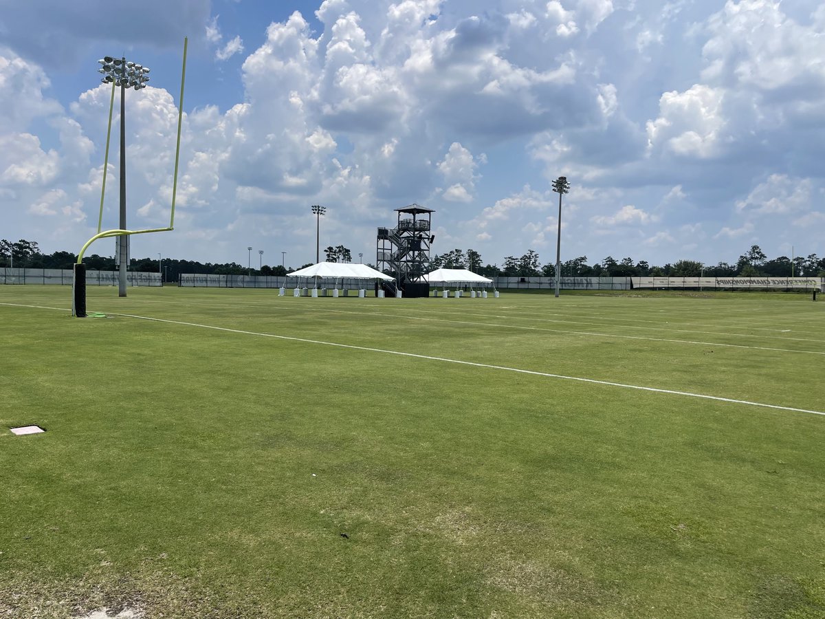 80PegasusUCF's tweet photo. So grateful to spend some time this afternoon with ⁦@CarlosMccants⁩ and ⁦@TerryMohajirAD⁩. We are blessed to have them in our UCF family - with one more on the way! #CarlosJr https://t.co/MNSiuHT8bG