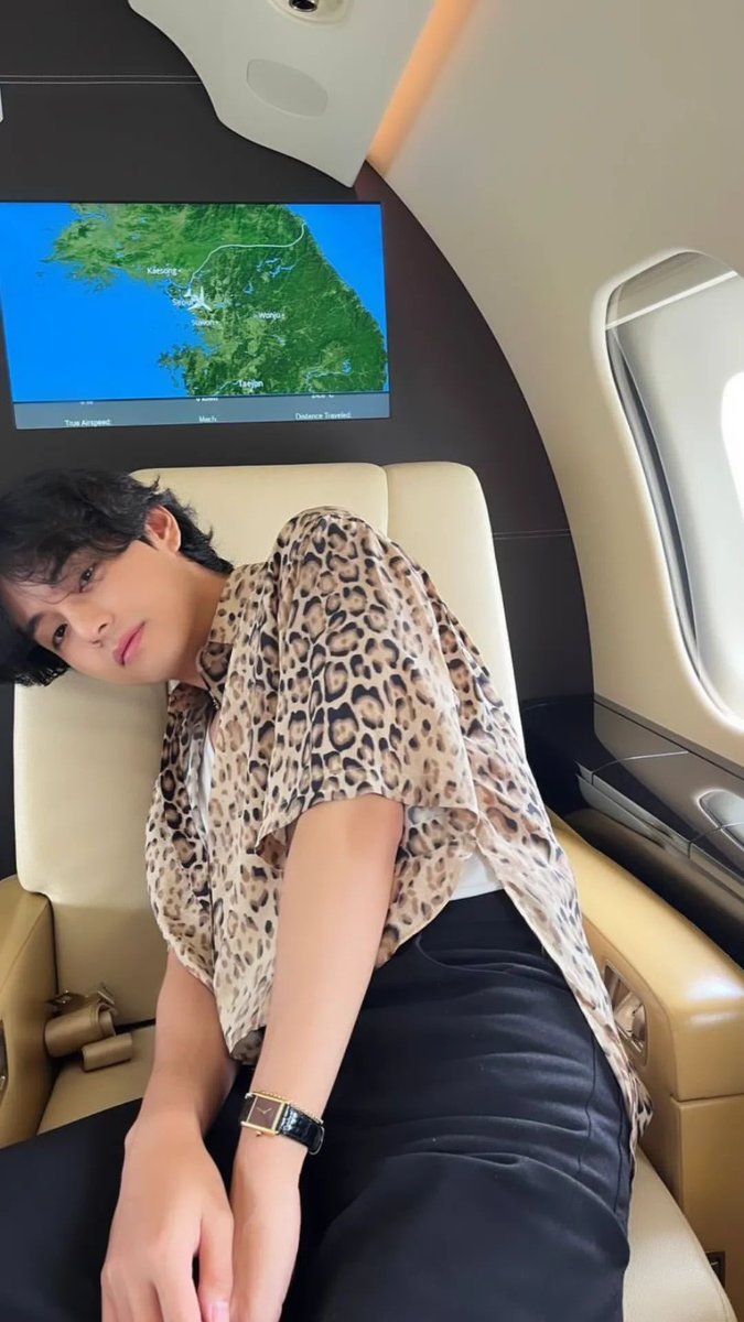 mubai__jk's tweet photo. เค้าหล่อ                            หล่อจนเหนื่อย https://t.co/BCVve4bGf6