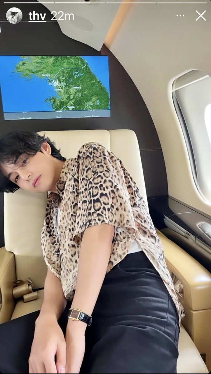 BTSxSouth's tweet photo. Our artists are always thinking about us! π₯°
Tae just posted gorgeous new photos to his Insta. πΈβ€οΈβπ₯π₯
#BTS #BTSARMY #FlyLikeThatBTS #TrustBTS ~π΄ #KIMTAEHYUNG #BTS_V #BTSandARMYForever https://t.co/aMGXfOJEX5