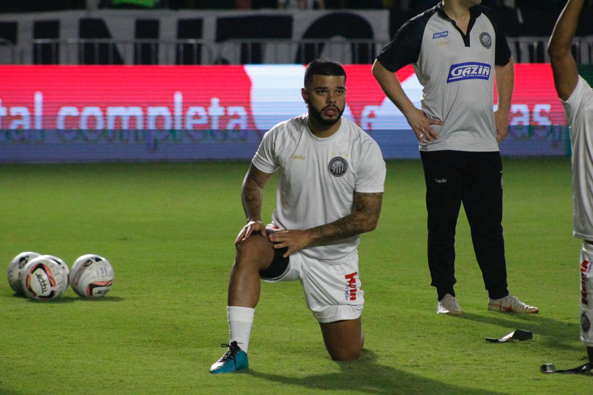 OFECoficial's tweet photo. Olha ele aí! Bom te ver recuperado, @leandrinho96 👻⚫️⚪️

#OrgulhoAlvinegro #ÉoFantasma

📸 Gabriel Thá • OFEC https://t.co/Vv0QdhFLnx