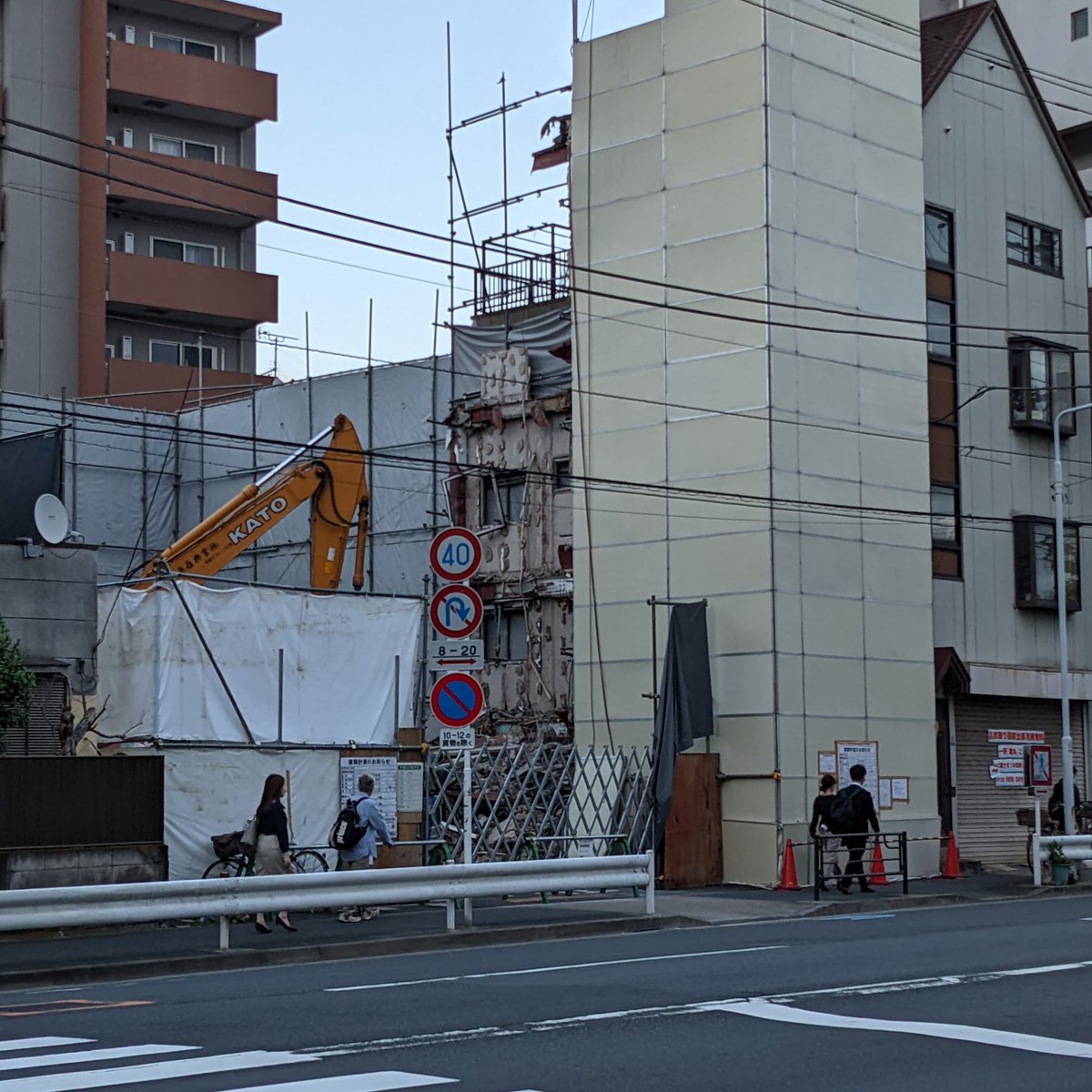 QJN's tweet photo. ダイクがあったところが更地になりました。解体途中は悲しかったんですが、何もなくなると、不思議と寂しさがなくなりました。
新ダイク、ゆっくりですが準備を進めています。もうしばらくお待ちください。#spacedike https://t.co/DJDsixAY06