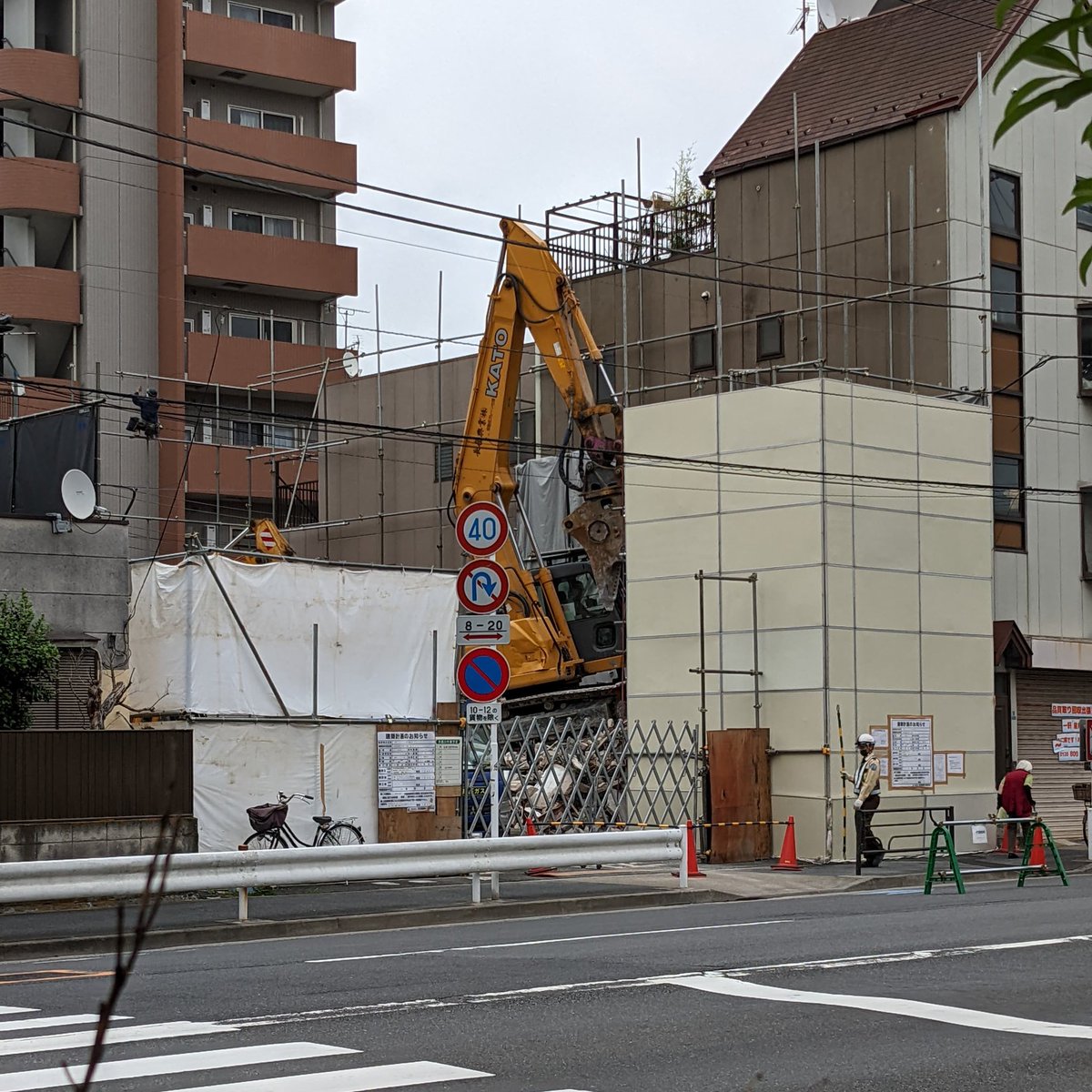 QJN's tweet photo. ダイクがあったところが更地になりました。解体途中は悲しかったんですが、何もなくなると、不思議と寂しさがなくなりました。
新ダイク、ゆっくりですが準備を進めています。もうしばらくお待ちください。#spacedike https://t.co/DJDsixAY06