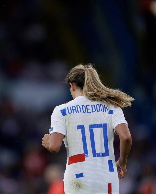 oranjevrouwen's tweet photo. Good to see you back on the pitch, Daan. 🧡

#ENGNED https://t.co/LsRykl3SUO