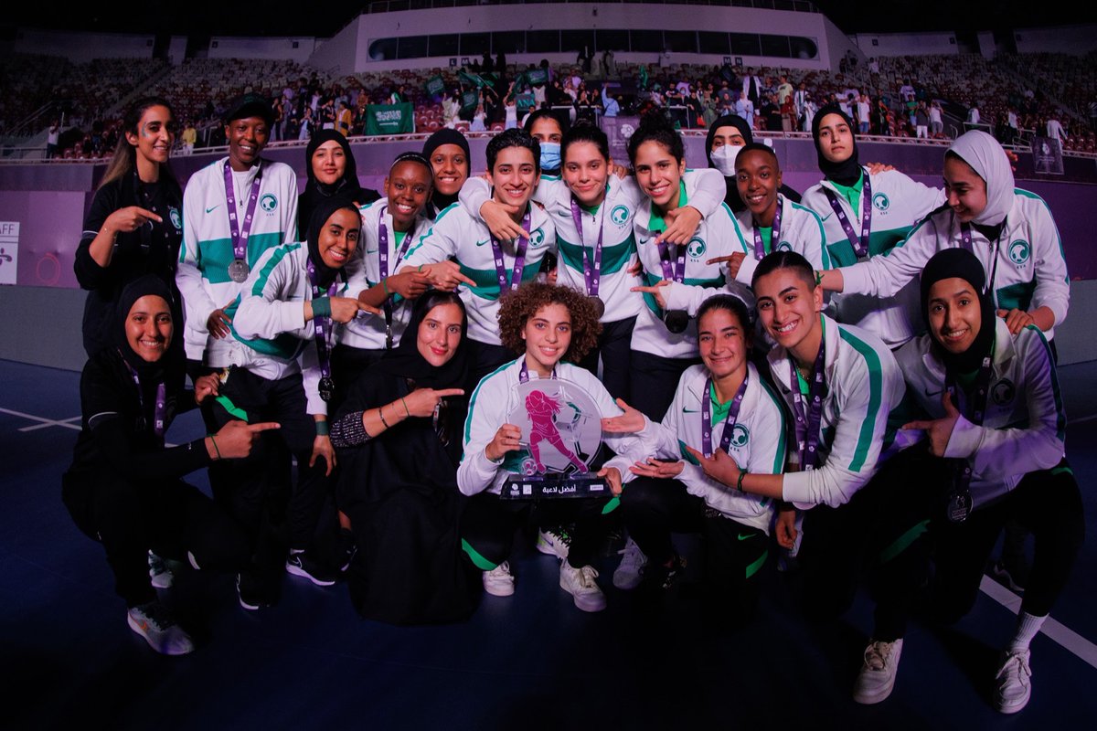 🔝🇸🇦 لاعبة المنتخب السعودي "صبا توفيق" تحصل على جائزة أفضل لاعبة في بطولة اتحاد غرب آسيا الثالثة لكرة الصالات 👏