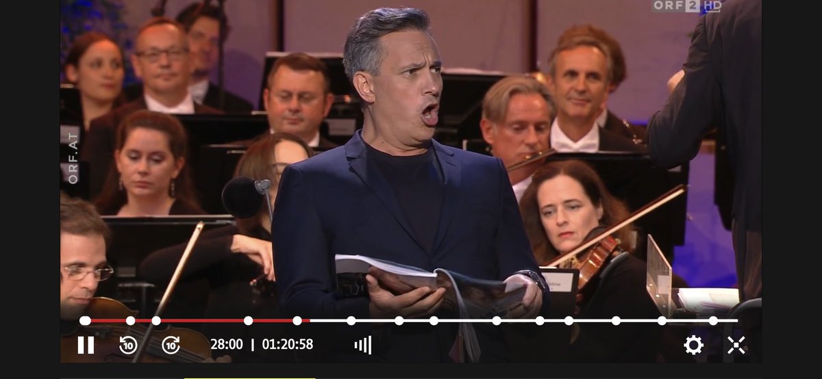 Bassbariton Erwin Schrott zeigt die neue WOMAN-Kampagne vor hunderttausenden Zuschauern in Grafenegg und im TV her. 
DANKE dafür! ❤️
Uns gefällt sie auch sehr!