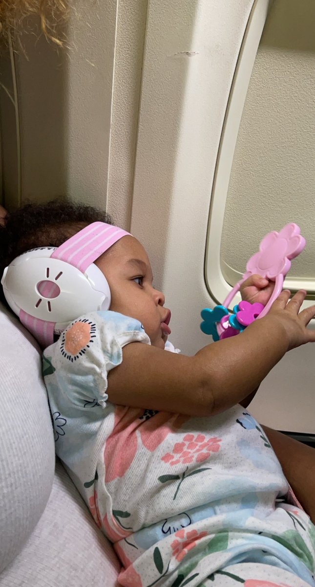 reginialee's tweet photo. The youngest in charge on todays flight 🙌🏽🙌🏽🙌🏽 #familyrecharge #familyvacay #bittersweettime #youngestincharge https://t.co/sNsyzIN6nT