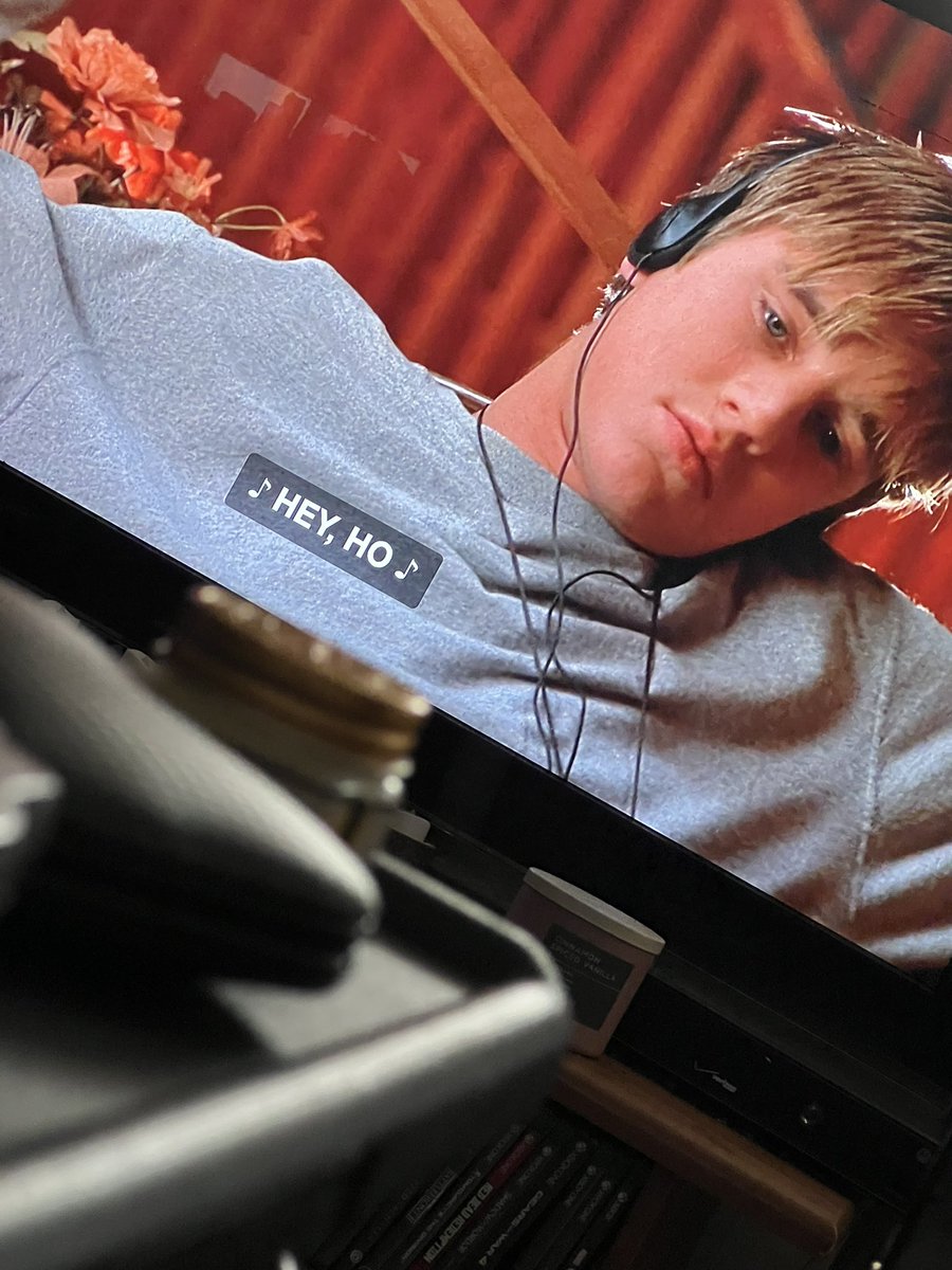 JMachSauce's tweet photo. This evening’s @DevonESawa movie… Idle 😆👋🏼 👋🏼 https://t.co/6euwcBQq2z