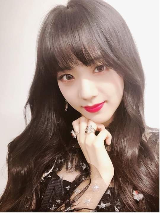 jisoodinamicas's tweet photo. this or that https://t.co/Tz5wKoLtzf
