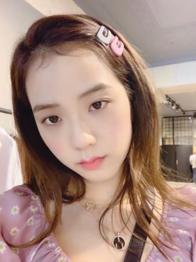 jisoodinamicas's tweet photo. this or that https://t.co/upH6iNkfDs