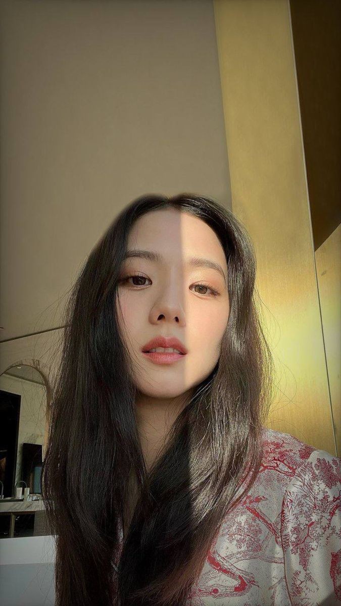 jisoodinamicas's tweet photo. this or that https://t.co/5ZNEFE70LK