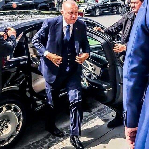 Babafenerli57's tweet photo. Siz kimsiniz laan REİS i yenecek 

REİS İ YENEMEZSİNİZ https://t.co/3GLmIaXFjj