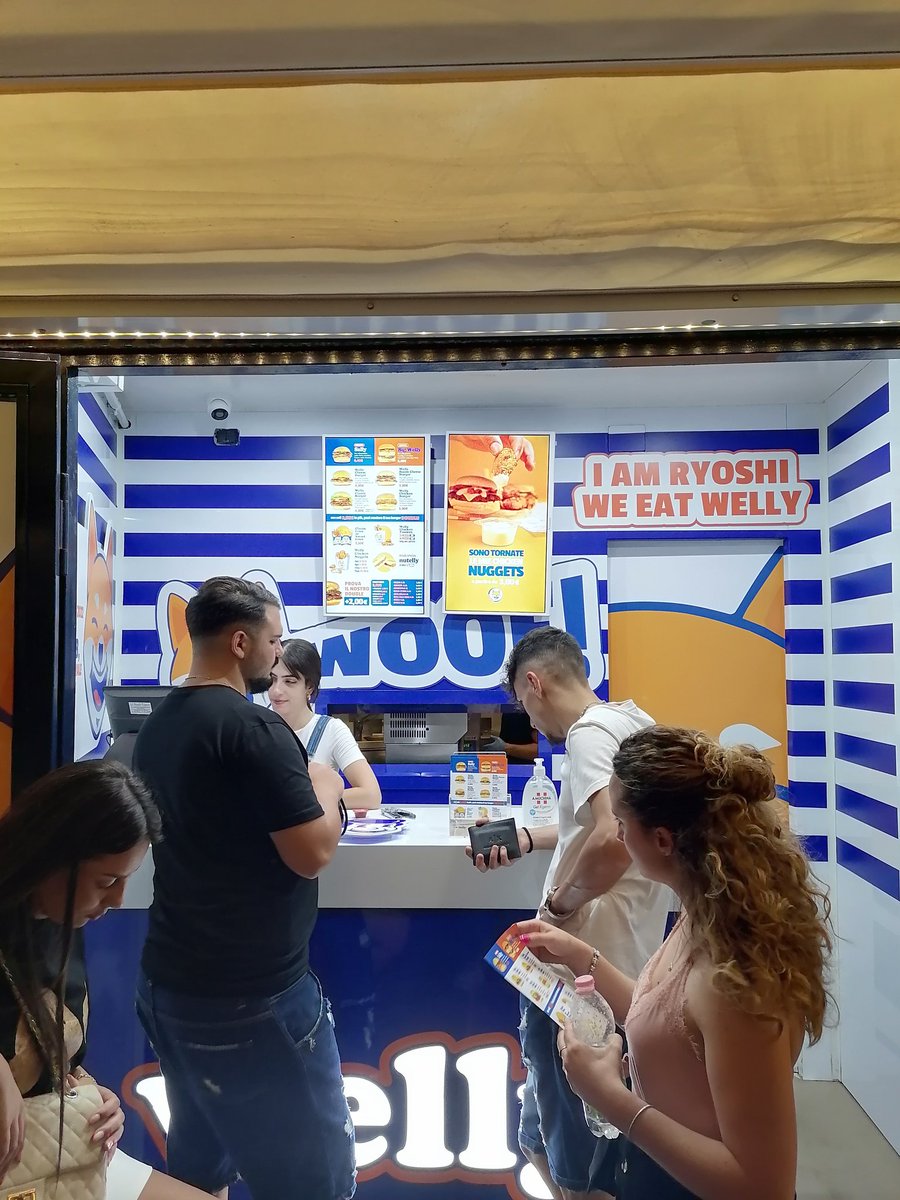 Kostolino1's tweet photo. Got a nice chicken burger at #wellyitalia! @wellyfriends #shibarmy 🍔✅😍 https://t.co/yehkPxaN51