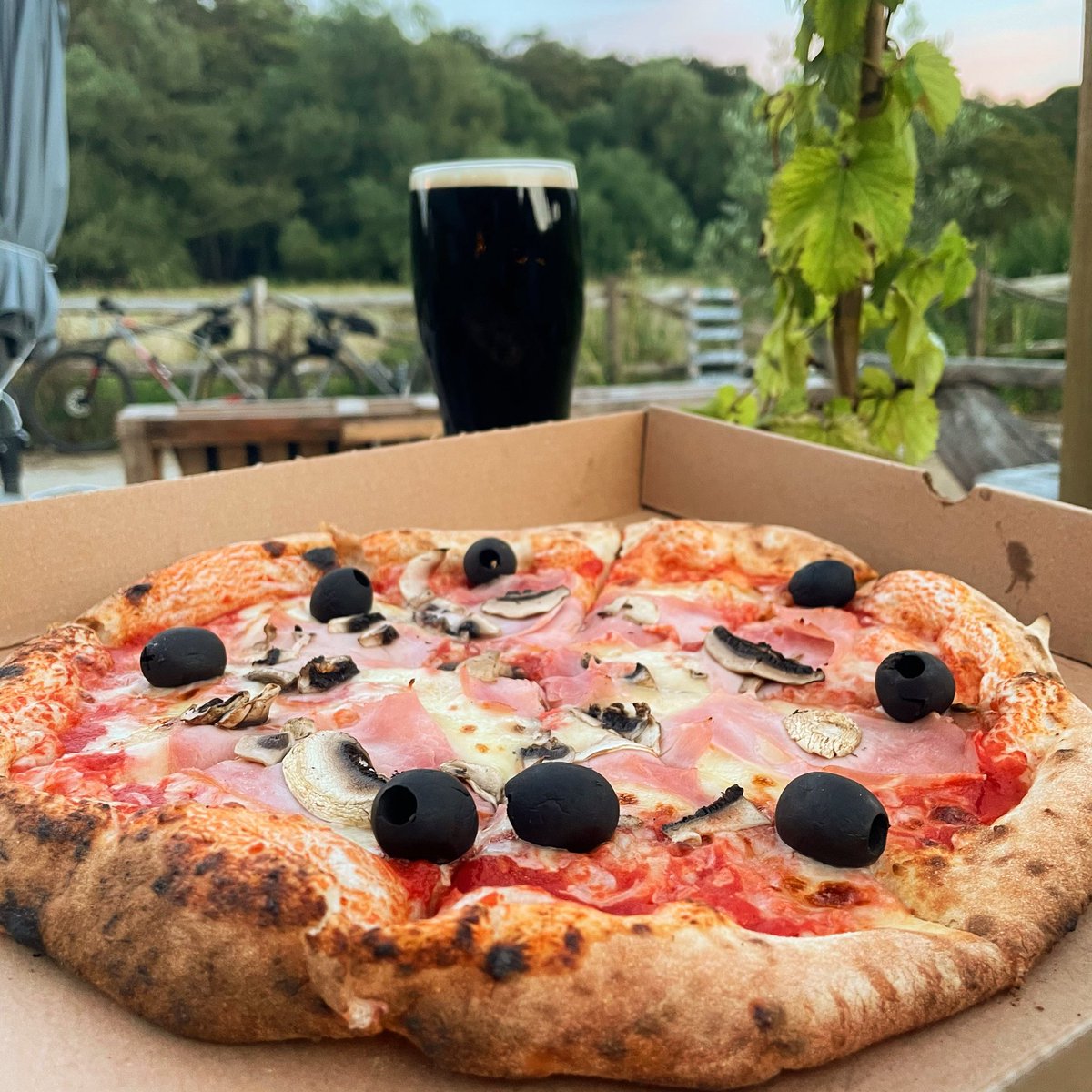 Join us for a delicious #WoodFiredPizza this #Saturday. #MammaLourdesPizza will be @ the Brewery from 2.30-7 PM.

Opening hours
Fri 24th June | 11-8 PM
Sat 25th June | 11-10 PM *Pizza
Sun 26th June | 11-7 PM

Reserve your space for Saturday via CraftBrews.UK.
Cheers 🍻