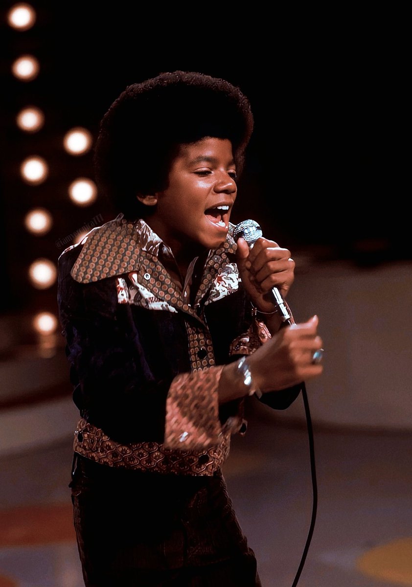 iamveronica777's tweet photo. He out-sang his cynics
He out-danced his doubters
He out-performed the pessimists Every time he got knocked down, he got back up!
Every time you counted him out, he came back in!
HIS NAME IS MICHAEL JACKSON 🐐
#13YearsWithoutMichaelJackson https://t.co/mnsnmGgV1o